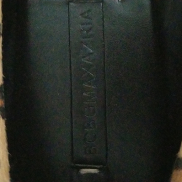 BCBG Maxazria leopard print with patent leather accents - Picture 2 of 5